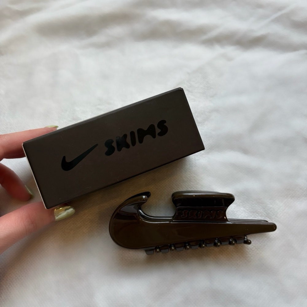 SKIMS Nike Hair Clip - Dark Brown | Limited Edition LA Store - Picture 5 of 6